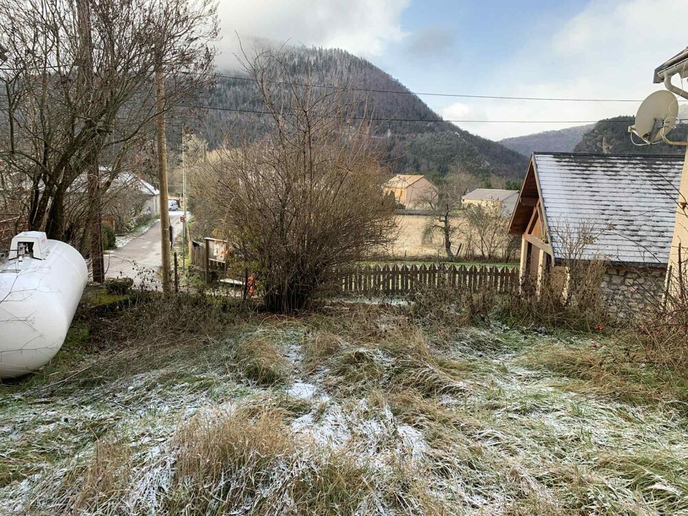 Bâtisse à rénover  LUS-LA-CROIX-HAUTE (Hameau Les Corréardes) 80 m² habitables + grande grange 140 m² + dépendances