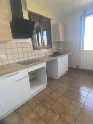  Appartement à louer 4 pièces 93 m²