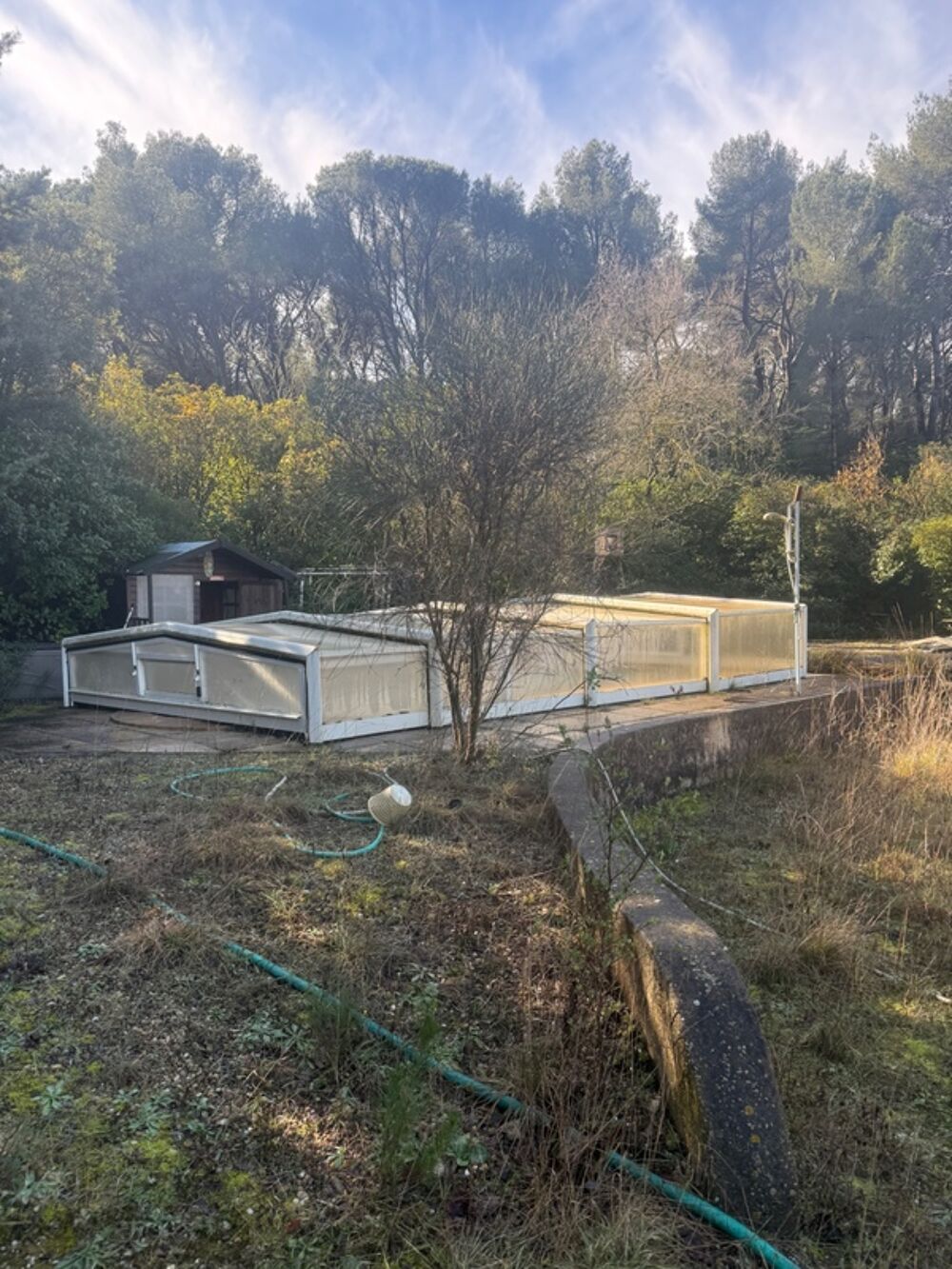 Terrain 10500m2 avec maison à rénover VENTABREN (13)