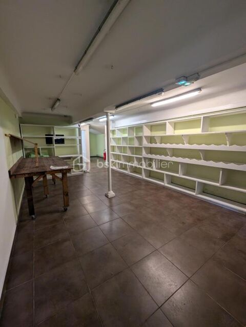   Local commercial avec appartement Investissement idéal au coeur d' AUMALE! 