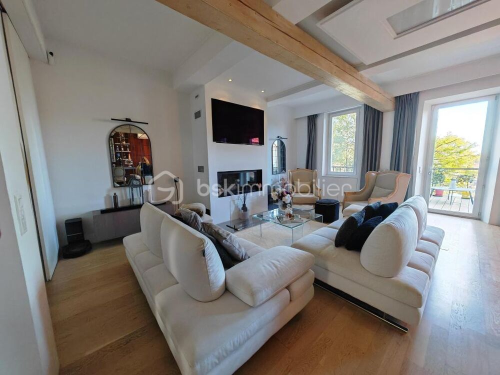 A Les Arcs-sur-Argens (83460)  MAISON DE VILLAGE D'EXCEPTION AVEC PISCINE, GARAGE ET JARDINET