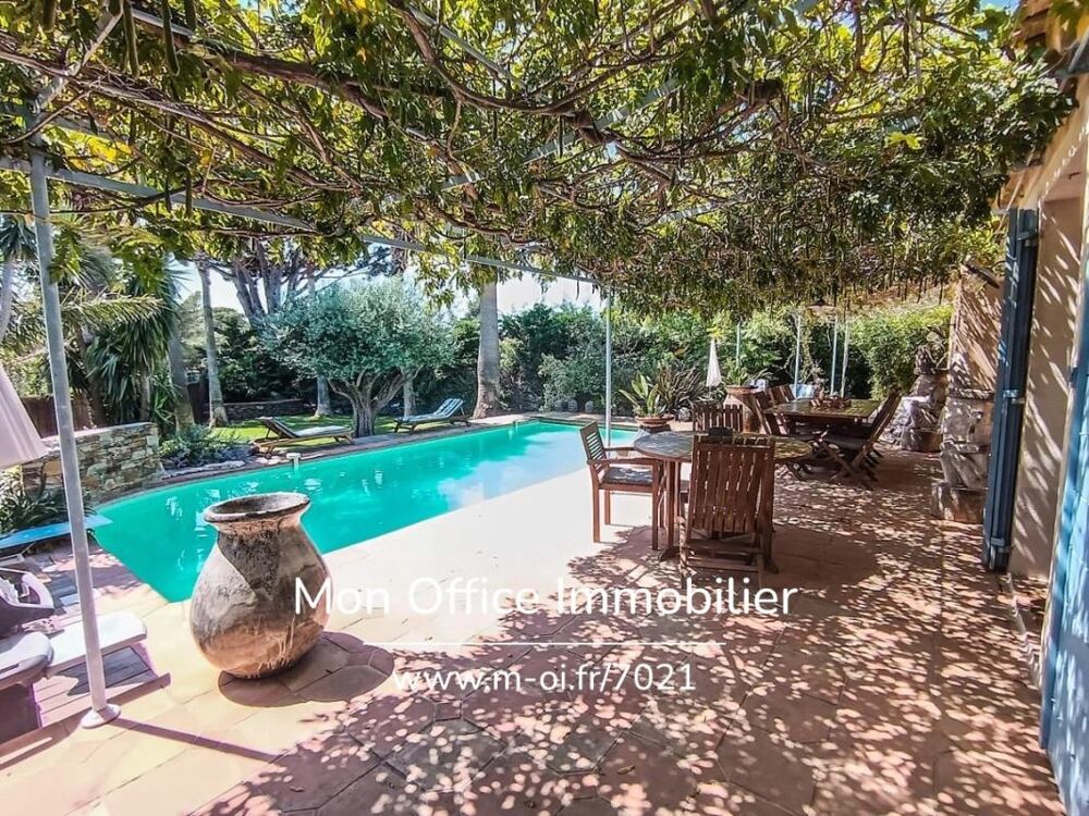 Vente Villa Référence : 7021-LES. - VILLA PROVENÇALE AVEC JARDIN ET GARAGES DANS LES HAUTEURS DE GRIMAUD Grimaud