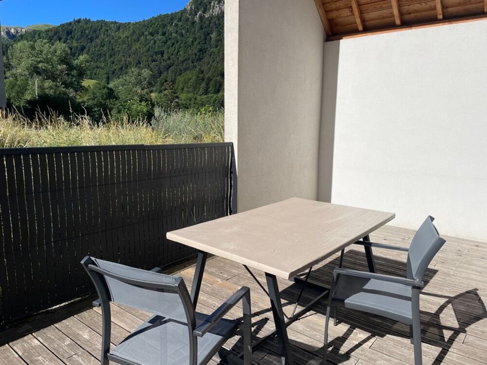 Maison récente 70 m²  Le Mont-Dore (Massif du Sancy)  2 chambres  terrasse (22 m²) grand garage (44 m²)