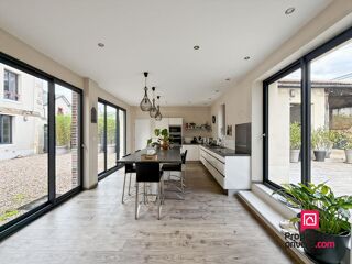  Maison � vendre 9 pi�ces 234 m�