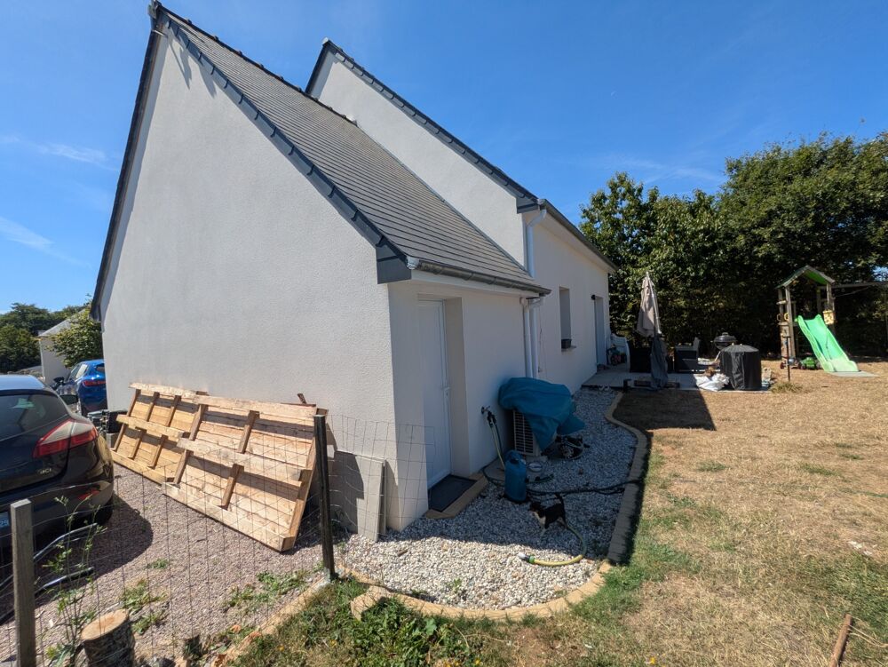 GUERN MAISON RÉCENTE DE 101M² ENVIRON 4 PIÈCES AVEC VIE DE PLAIN PIED GARAGE PARCELLE CLÔTURÉE DE 569M²