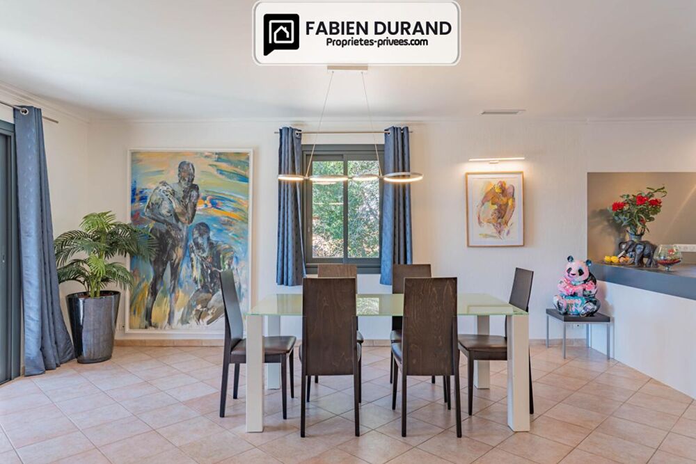 Vente Propriété/Château Maison de 204 m² avec piscines, salle de sport, salle de cinéma La motte