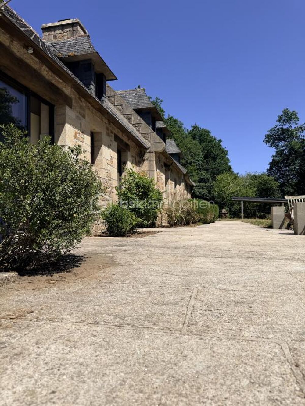 EXCLUSIVITE- NOUVEAUTE-Demeure de charme en pierre au coeur d'un domaine d'exception de 6 hectares!