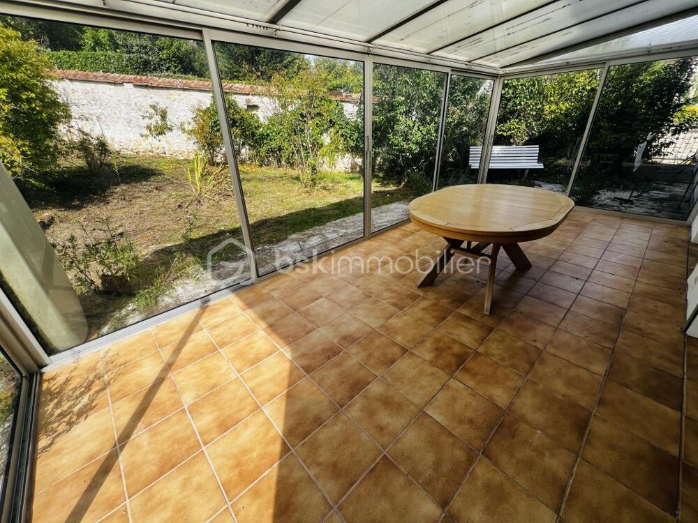 Belle propriété familiale aux volumes généreux entièrement close sur terrain de 1542 m²