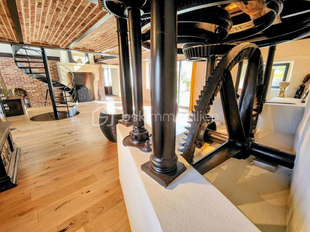 Élégance et Sérénité pour demeure familiale dans un moulin majestueux à l'abris des regards !