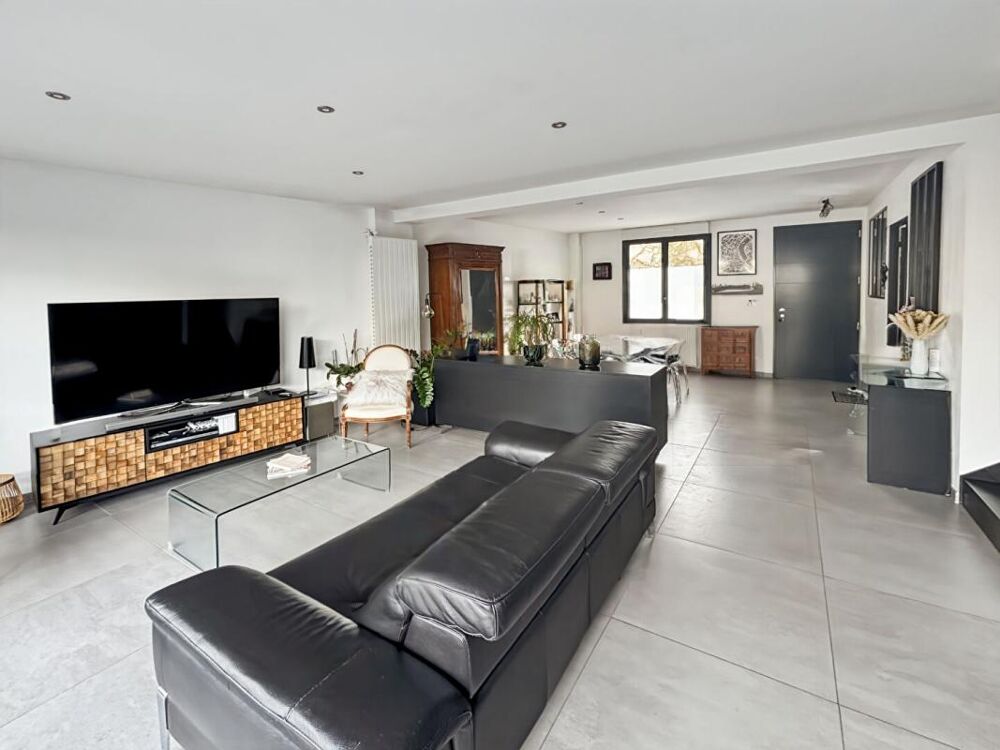 Vente Maison PARC BORDELAIS -GRAND LEBRUN MAISON DE CARACTERE AVEC TROIS CHAMBRES PISCINE ET GARAGE Bordeaux