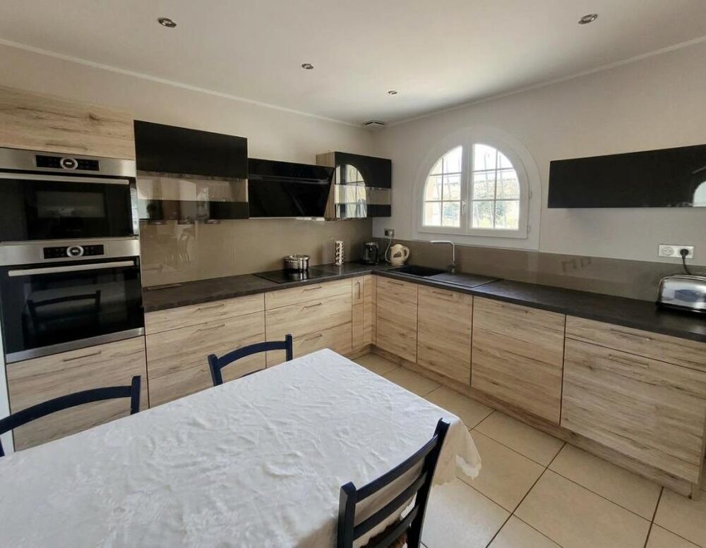 Vente Maison Maison de plain-pied - 4 chambres, piscine, jardin et garage à Ambès (33810) Ambes