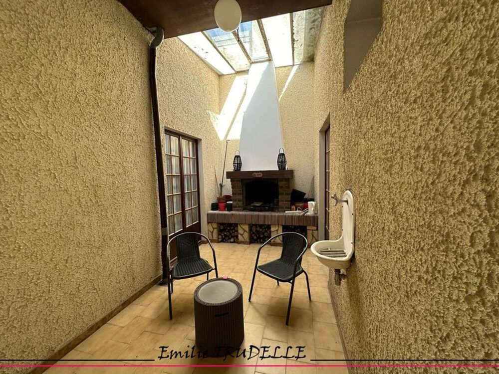 Vente Appartement Appartement à vendre 8 pièces SAINT CALAIS (72) Ensemble immobilier à fort potentiel : local commercial + appartement en duplex Saint calais