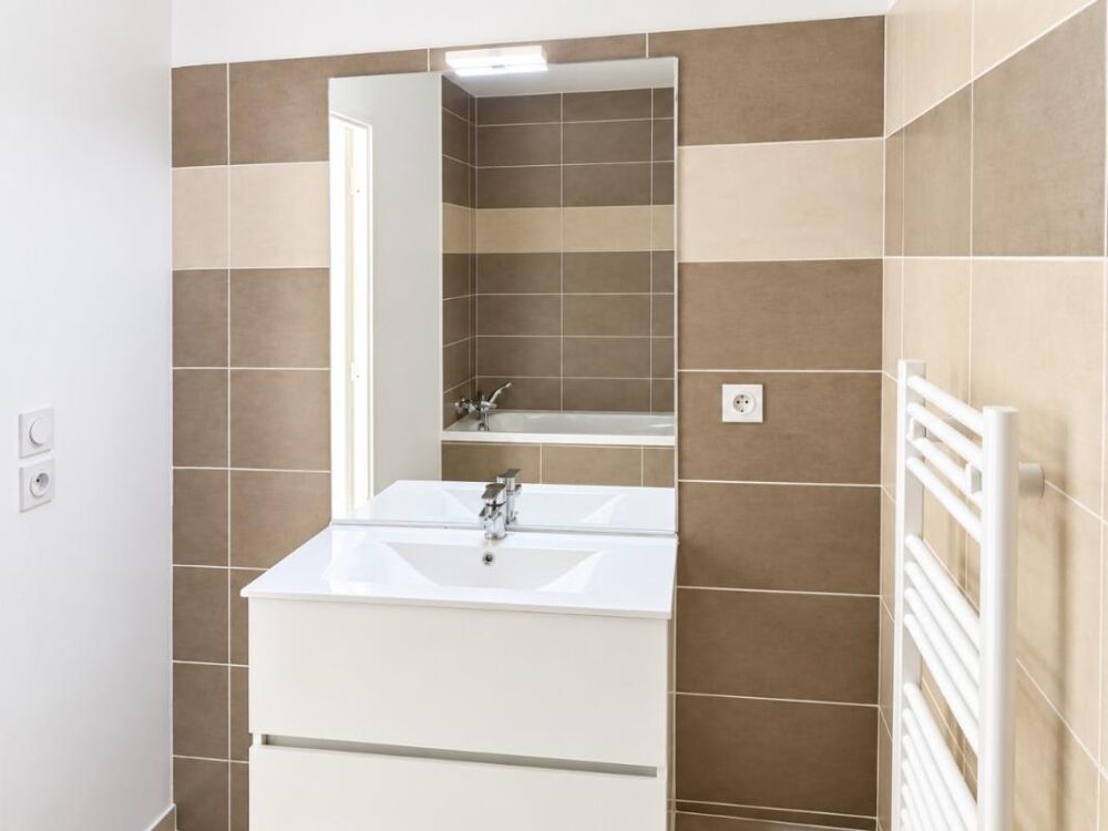 Location Appartement Magnifique T3 parkings et balcon au LAVANDOU Le lavandou