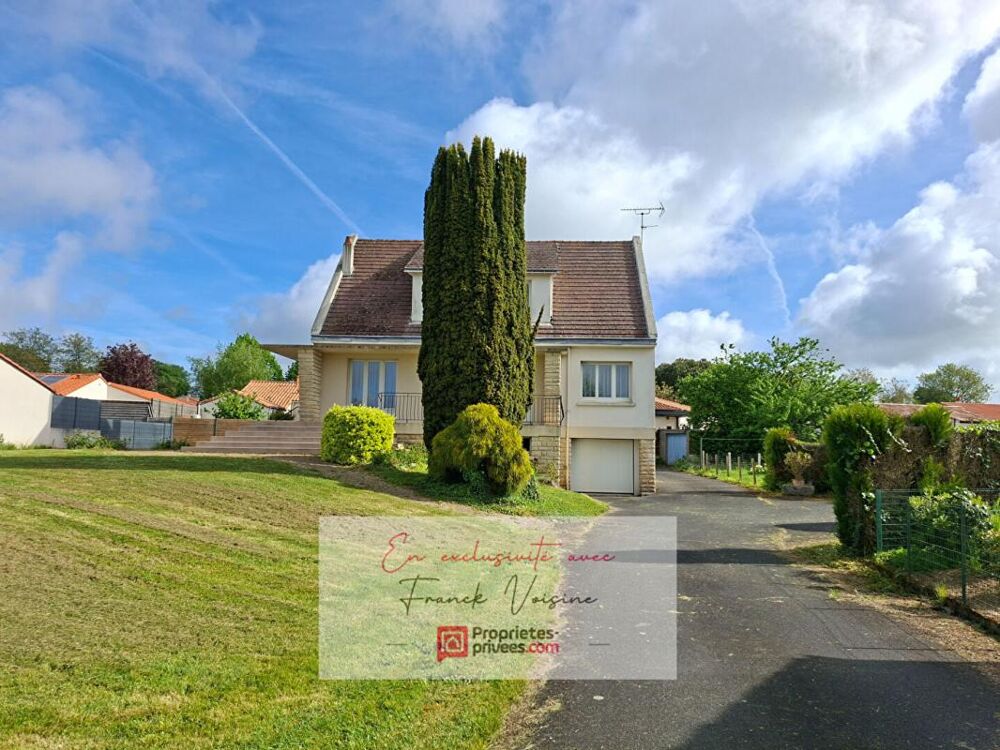 A VENDRE en exclusivité aux Herbiers, Maison de 140 m2 avec 4 Chambres et 1 bureau sur un terrain de 1062 m2