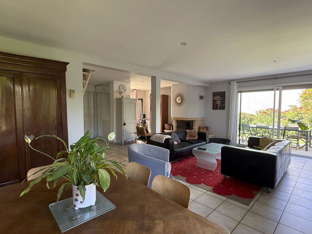 Maison familiale 6 pièces de 128 m² avec terrasse, garage et atelier-BELBEUF (76)