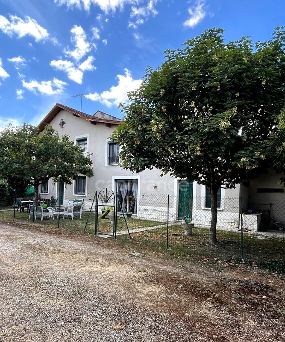 Maison de ville des années 70, 5 pièces, proche du centre ville de CONDOM (32) avec jardin, piscine et dépendances