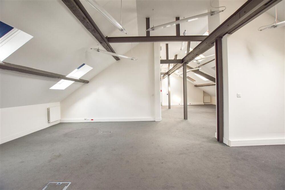   A louer bureaux de 185,50 m² Paris 8