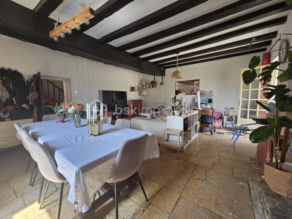 Maison de caractère 100 m² à Limalonges avec jardin, garage et cave voutée