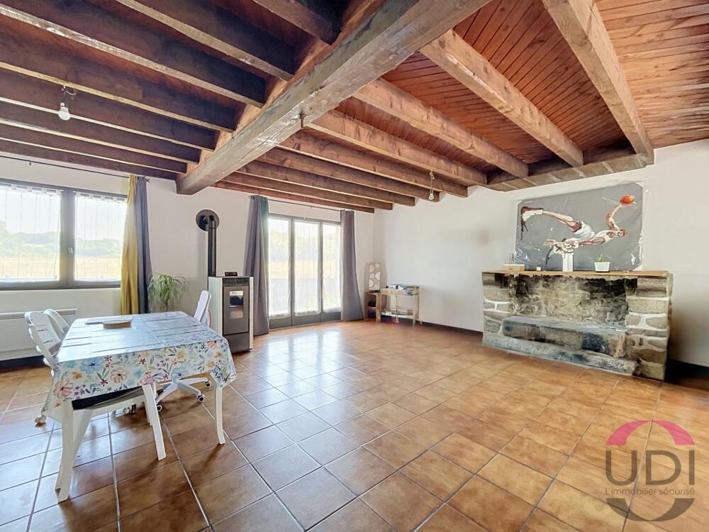 Maison d'habitation avec sous-sol total, bel environnement naturel