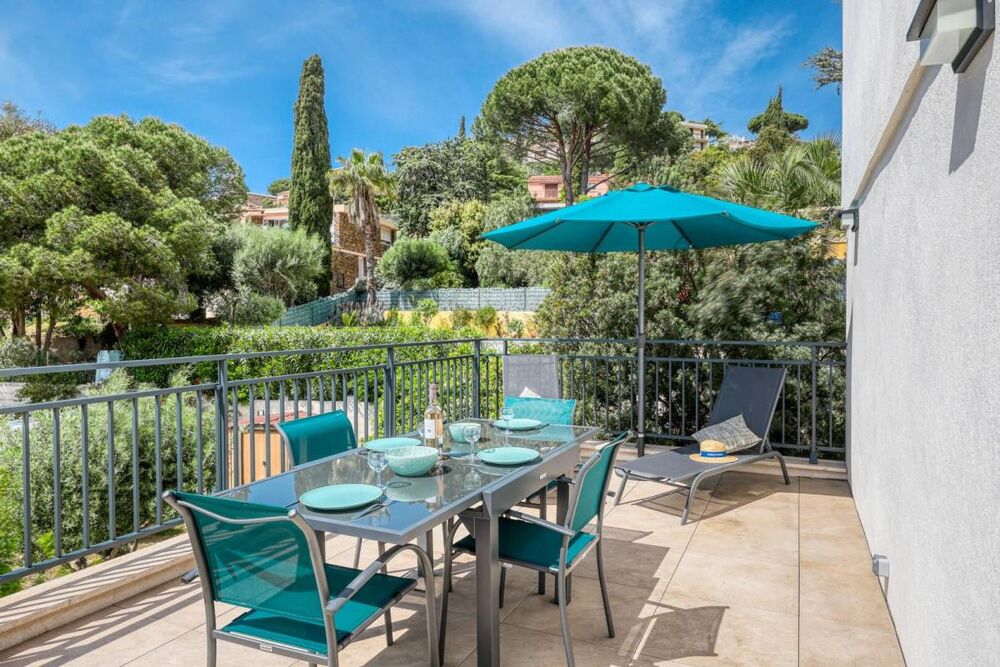 Vente Appartement Superbe T3 rénové avec terrasse à vendre - Centre- ville Lavandou- Plage et commodités à pied Le lavandou