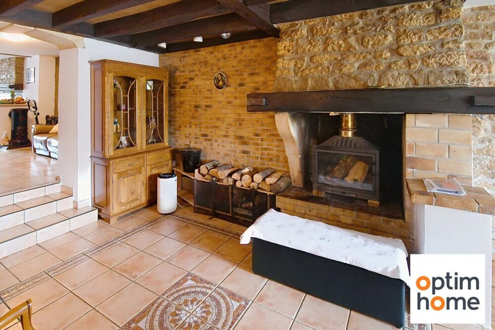 BELLE MAISON DE VILLAGE 200M2 - TERRAIN 6 ARES - GRAND GRENIER AMENAGEABLE DE 110M2 - 2 GARAGES 4 VOITURES