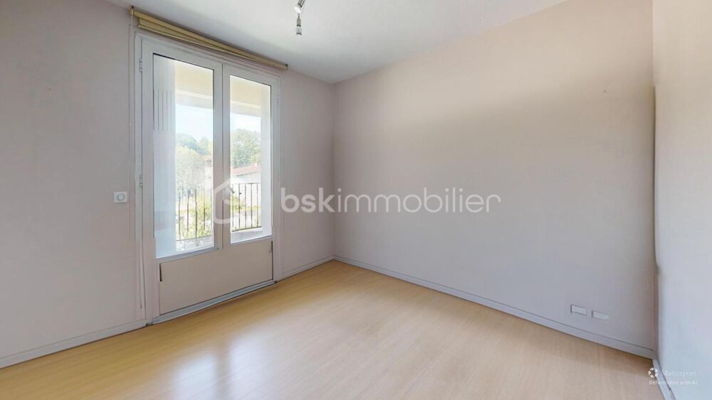 APPARTEMENT T5 LUMINEUX DE 85 m² AVEC BALCON ET CAVE