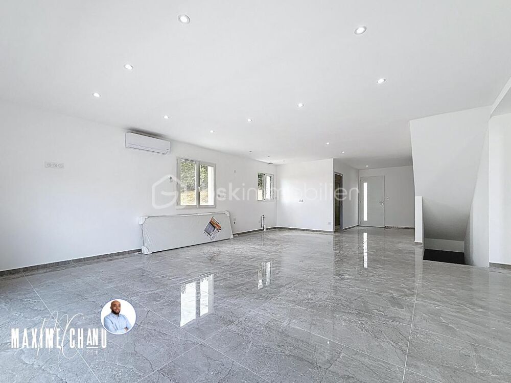 Maison à fort potentiel  171 m² sur 3 niveaux à Vailhauquès