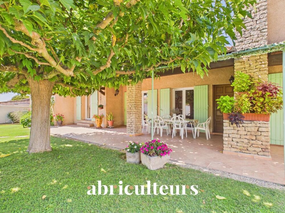 Maison familiale de 198 m² avec T2 indépendant, jardin et garage à Charleval
