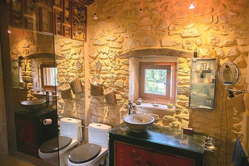 � vendre  Propri�t�/ch�teau Uz�s (30700)