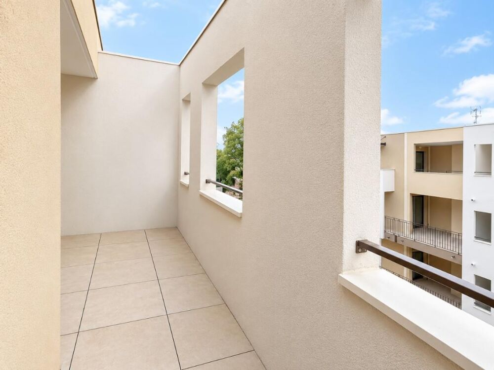 Studio avec parking et balcon au Pontet