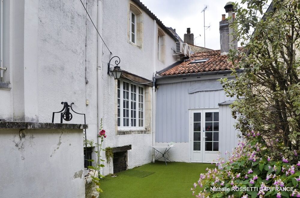 Vente Maison Maison à vendre  SURGERES (17) Ensemble immobilier de 120 m² hab. à remettre au goût du jour! Surgeres