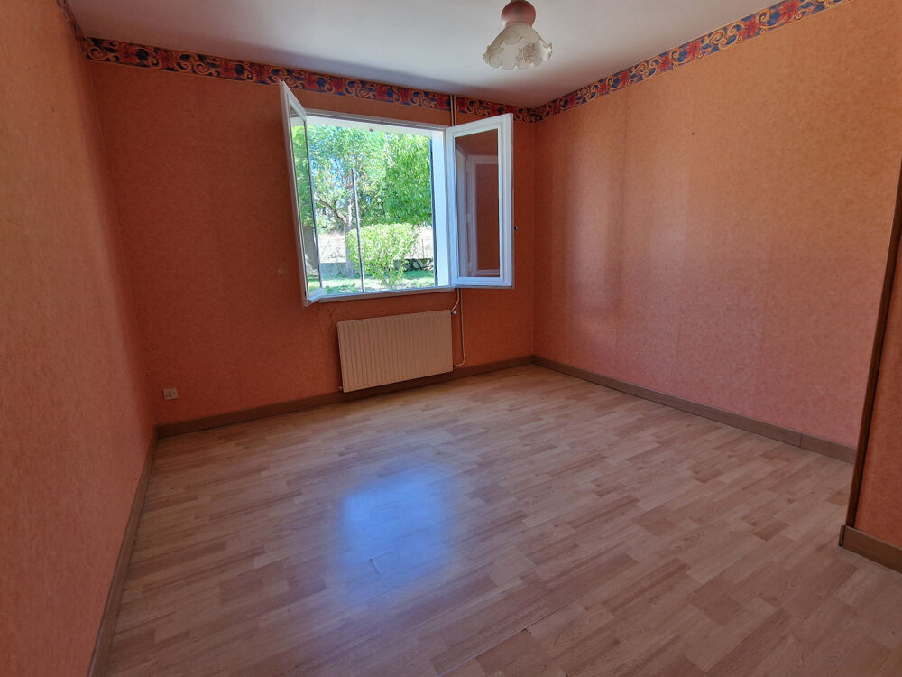Vente Maison Maison à vendre 4 pièces SAINT JEAN D'ANGELY (17) 95 m² habitables- garage- jardin Saint jean d angely