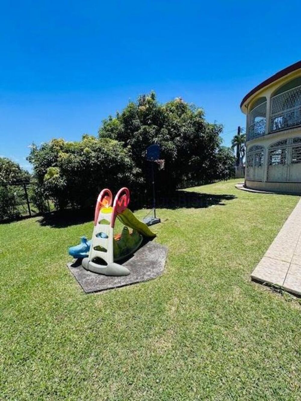 Vente Villa A VENDRE SUR BAIE MAHAULT PROCHE COMMODITEES GRANDE VILLA  DE 392 M² SUR 796 M² DE TERRAIN Baie mahault