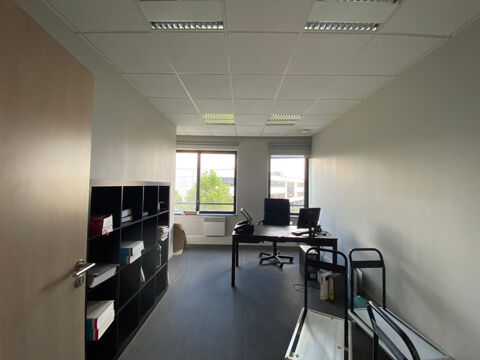   Local/bureau à vendre ROUBAIX (59) Eurotéléport, Mac-Arthur GLEN:,16 à 24 bureaux totalisant 637m2+6 parkings, Possibilté 13 