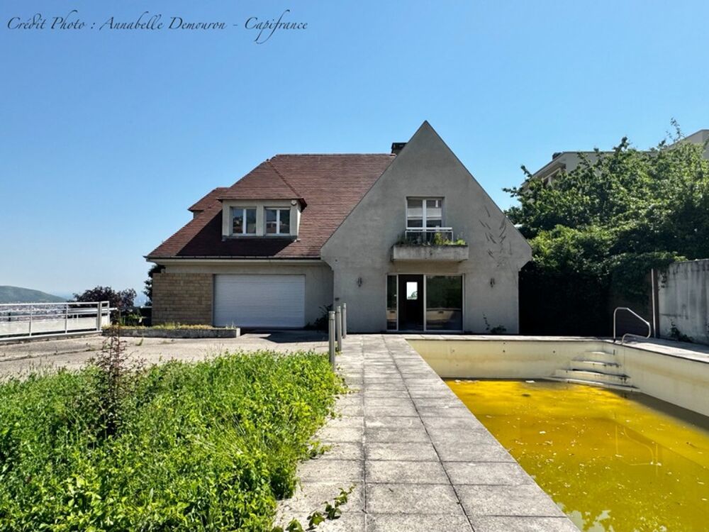 ROYAT - Grande maison familiale à rénover avec vue panoramique, terrain rare, piscine