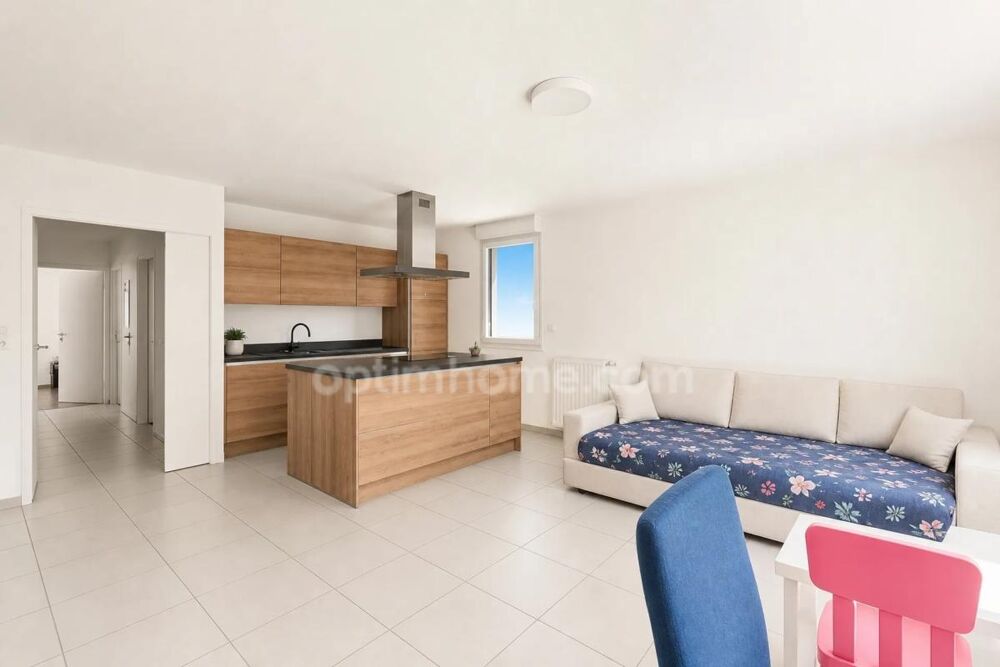 Vente Appartement Appartement T4 lumineux – Lyon 8 proximité Galeries Lafayette et métro / tram Lyon 8