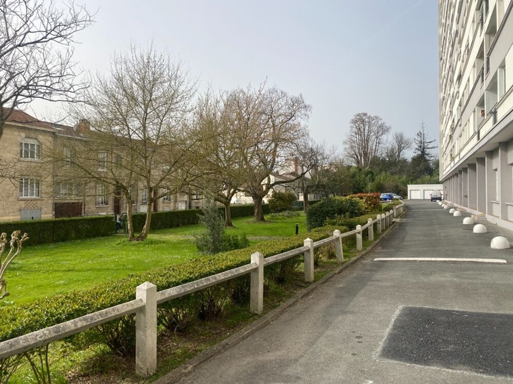 Vente Parking/Garage Garage fermé à vendre – Résidence Tivoli – Rue Camille Godard Bordeaux