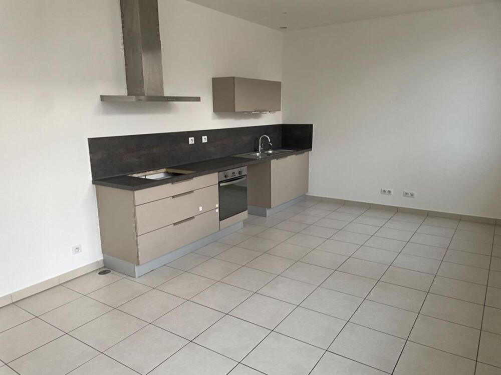 Vente Appartement Appartement  de 118 m²  proche commerces  - terrasse de 60 m2 Elne