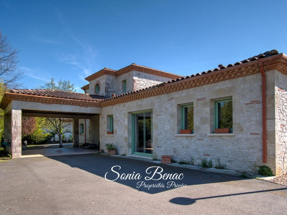TOIULOUSE - LEGUEVIN - Maison 6 pièces de 238 m2 - Dépendance de 180 m2