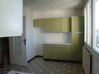  Appartement à louer 3 pièces 77 m²