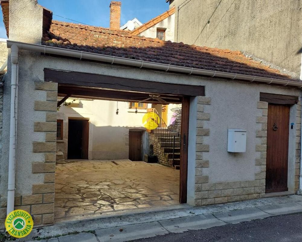 MAISON DE VILLAGE AVEC COUR