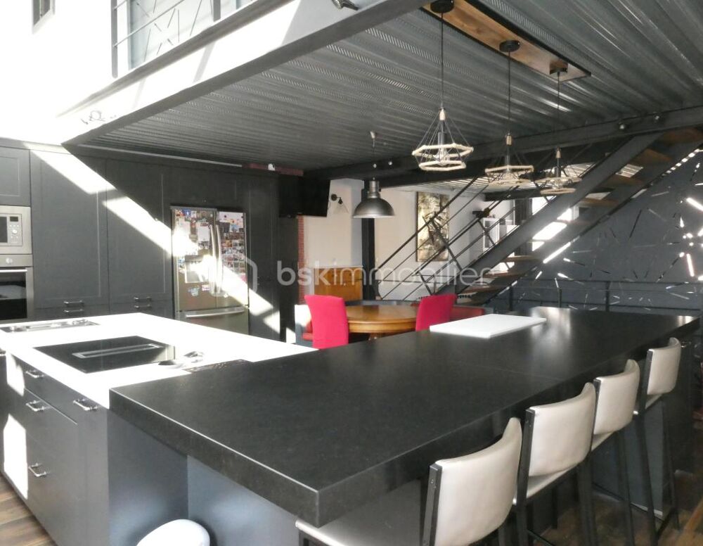 Vente Maison ISTRES BELLE et LUMINEUSE MAISON DE VILLE DE 160 M²  ENTIÈREMENT  RÉNOVÉE ! à 2 pas de toutes comodités, plages à 5 mn ... place Istres