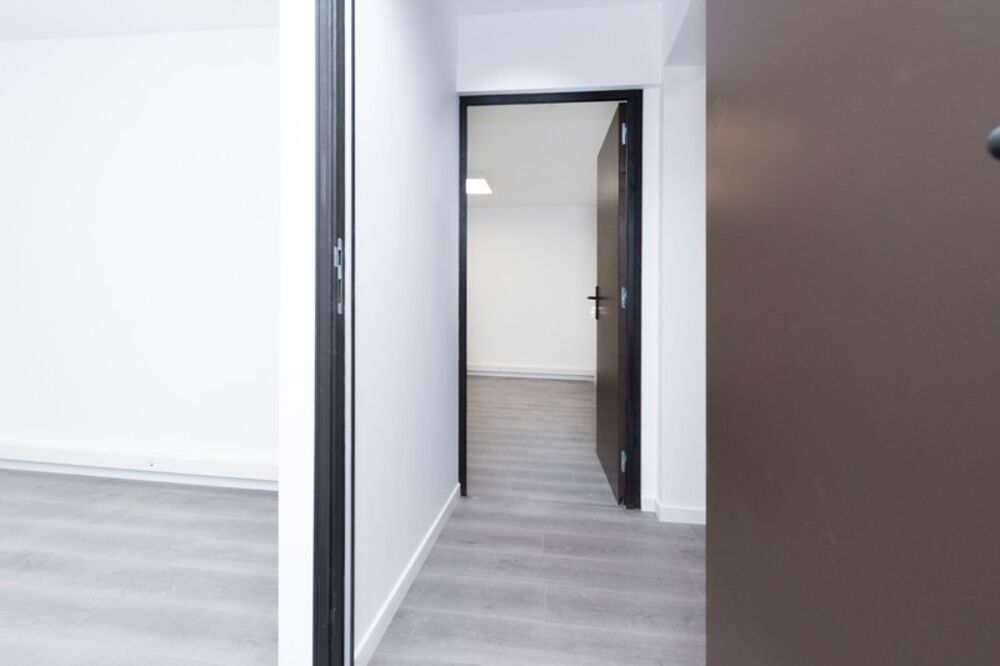   Dpt Bouches du Rhône (13), à louer GÉMENOS Bureau de 20 m² - Climatisation réversible - Electricité et fibre (inclus dans les ch Gemenos