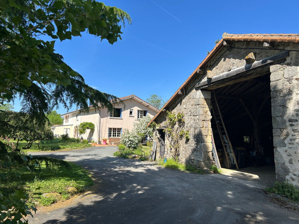 Vente Maison CHARMANT ENSEMBLE IMMOBILIER, 2 LOGEMENTS, 247 m², 7 CHAMBRES et dépendances SUR 4 Ha JOLIMENT ARBORÉS Chantecorps