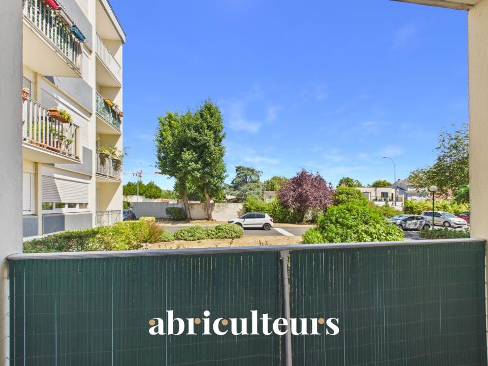 Vente Appartement Appartement traversant avec loggia, parking et cave en vente au Plessis-Bouchard 95130 Le plessis bouchard