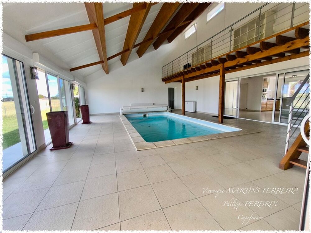 Maison spacieuse avec piscine intérieure et très belles prestations