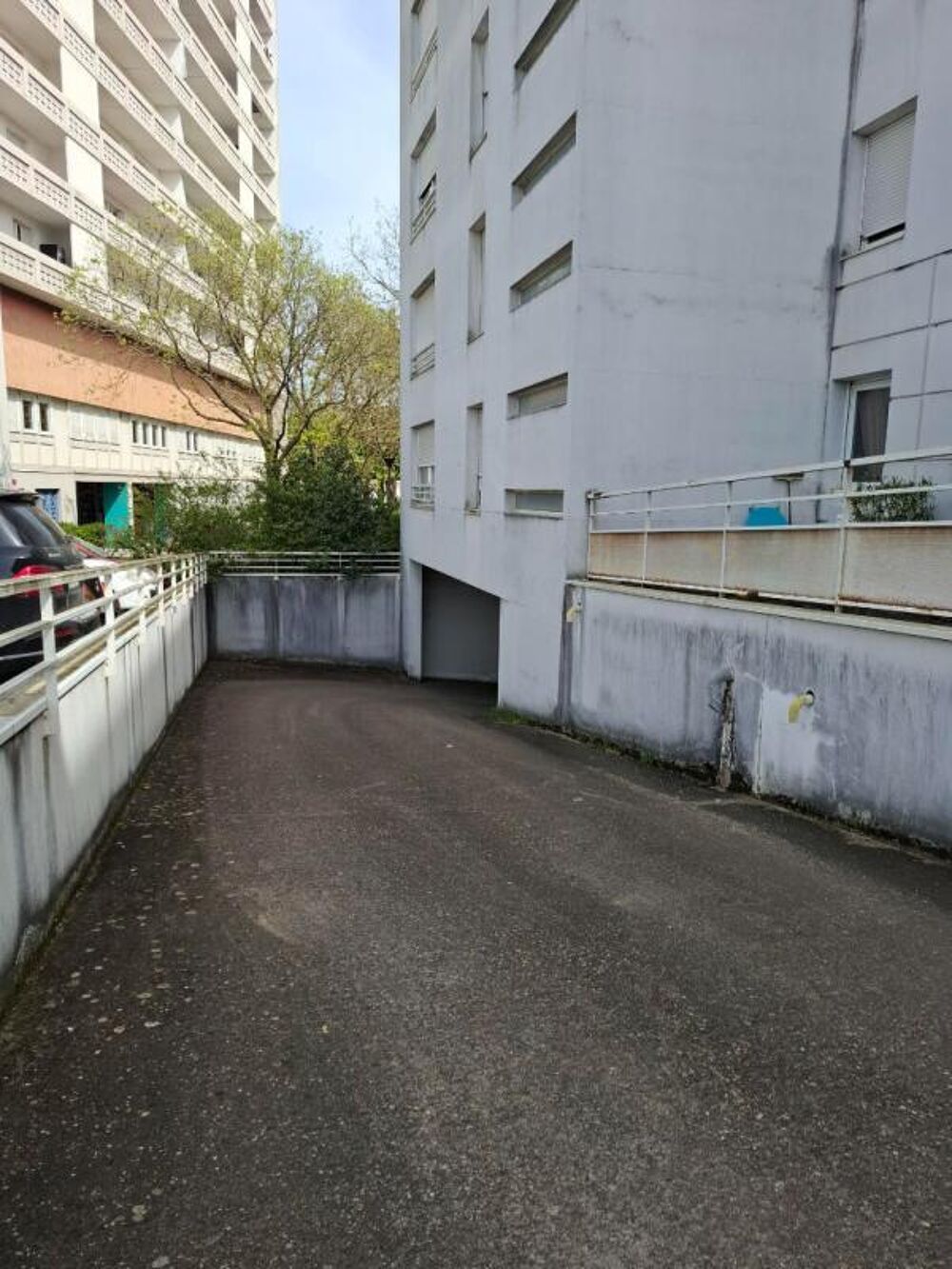 Location Parking/Garage GARAGE BOXE FERME FONTAINES SUR SAONE Fontaines sur saone