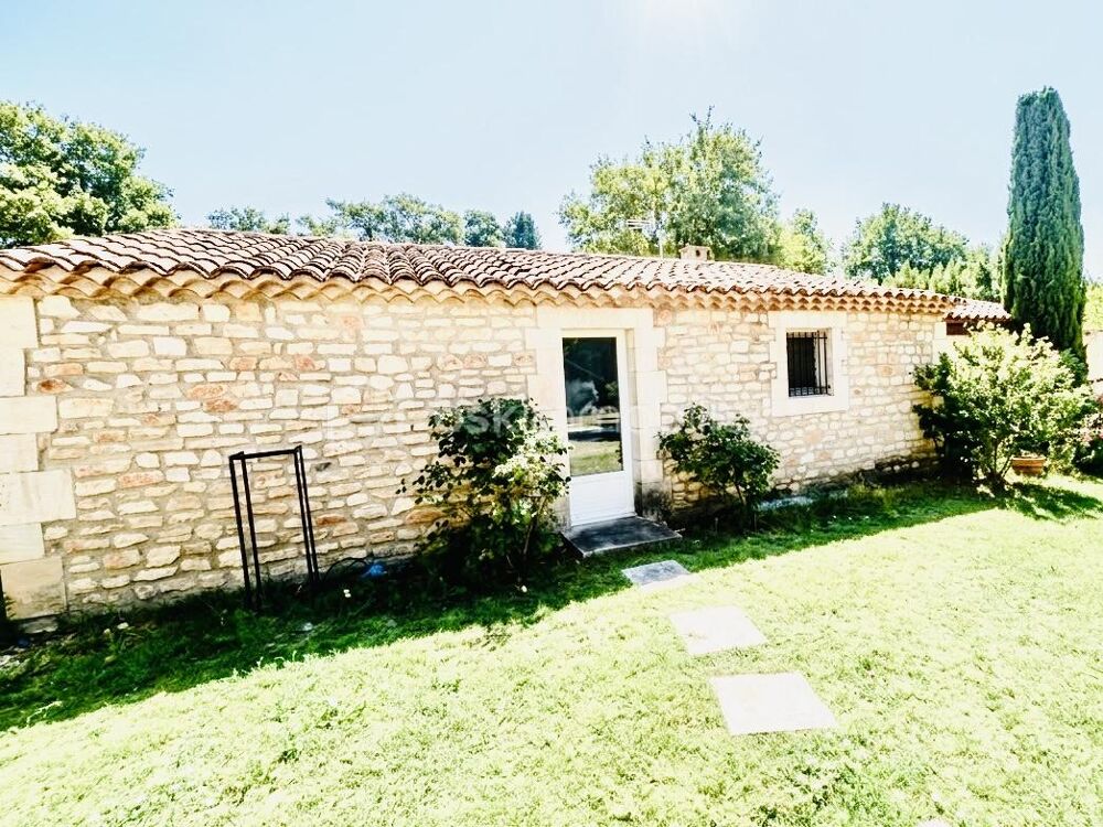 à vendre  Propriété/château Eyragues (13630)