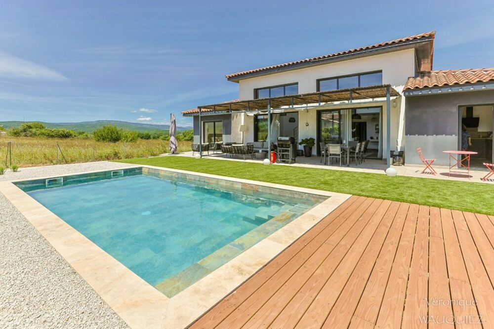 VILLA CONTEMPORAINE DE PLAIN-PIED AVEC VUE PIC SAINT LOUP ET PISCINE PIERRE DE BALI