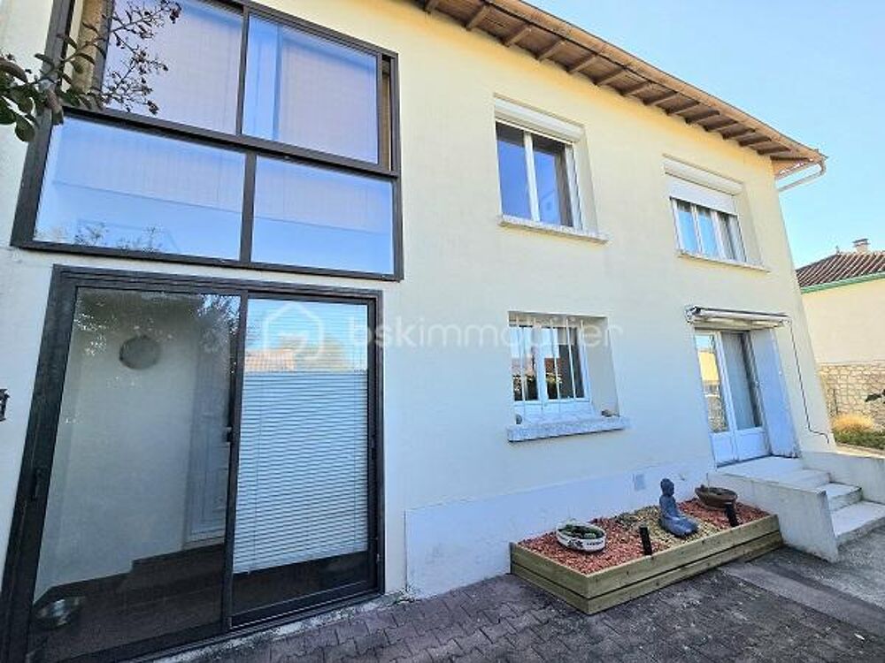 MAISON DE 120 M2 AVEC 4 CHAMBRES, 2 SALLES D'EAU, UNE PISCINE SUR UN TERRAIN DE 828 M2 !!!